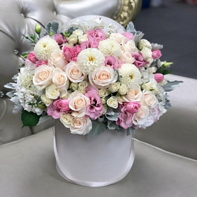 Коробка с цветами Luxury Flowers  Нежность