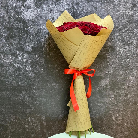 15 алых роз в крафте - Фото 2