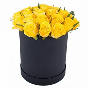 Букет из 35 желтых роз в средней бархатной шляпной коробке
