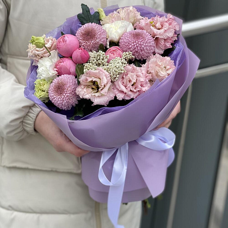 Букет Венера из кустовых пионовидных роз, момоки, озотамнуса и эустомы - Фото 6