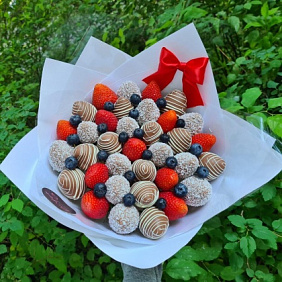 Букет Скарлет (в белой бумаге)