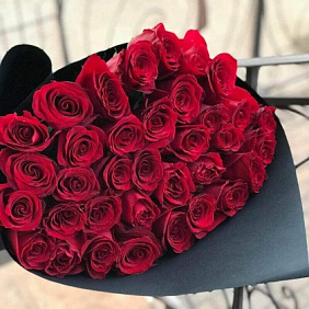 Букет из 25 роз Ред Наоми