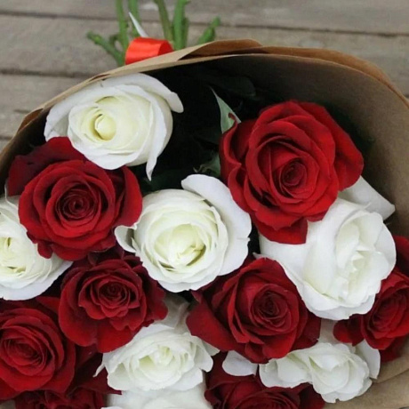 Букет цветов Красное и белое №160 - Фото 3