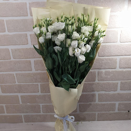 Букет из  белых лизиантусов - Фото 3