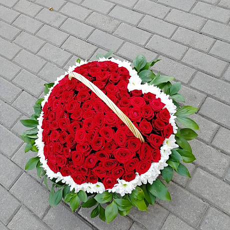 Сердца из цветов в корзине - Фото 3
