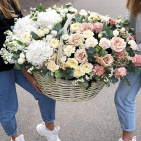 Корзина с цветами №352