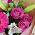 Букет из лилий гербер и роз в крафте - Фото 2