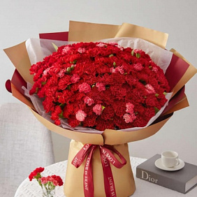 Букет из 109 красных гвоздик