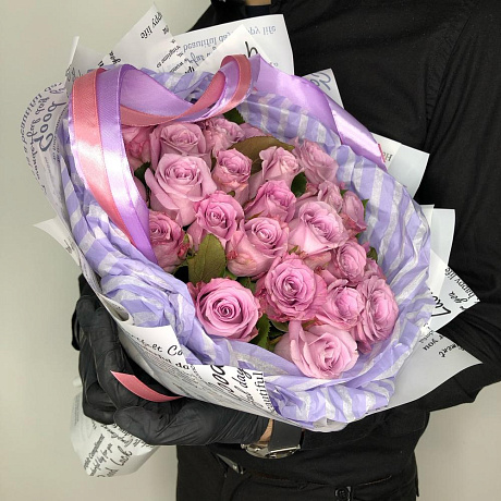 Фиолетовые розы в дизайнерской упаковке из 25 роз - Фото 4