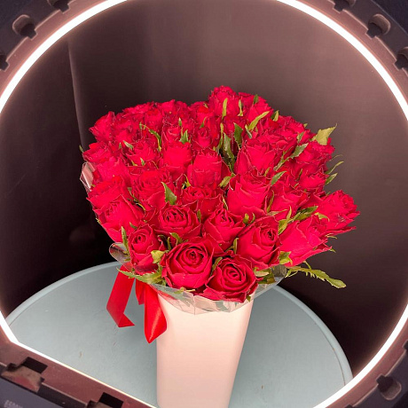 Моно букет из 101 розы в сумке вазе - Фото 2