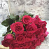 Букет 19 малиновых роз 50 см - Фото 4