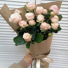 Розочка кустовая в крафте 