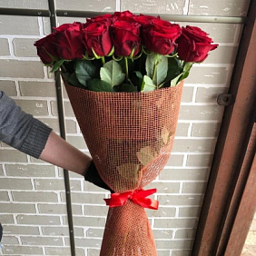 Бордовая роза