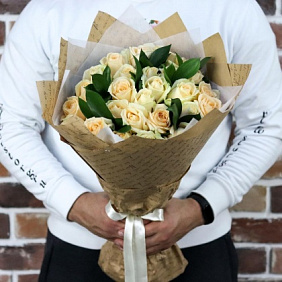 Букет из 29 кремовых роз (50 см). N894