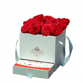 15 красных пионовидных роз Премиум в коробке шкатулке