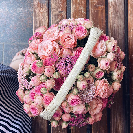 Корзина из кустовых роз - Фото 3