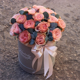 19 роз кахала в коробке
