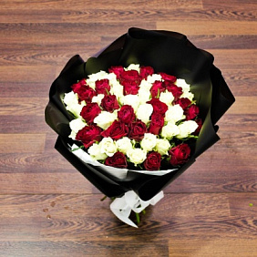 Букет цветов "Red-White in smoking"