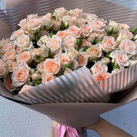 Букет из кустовых роз №177