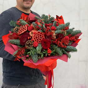 Букет цветов "Зимний и красный"