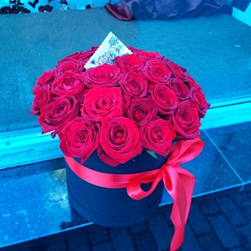 Розы в коробке №163