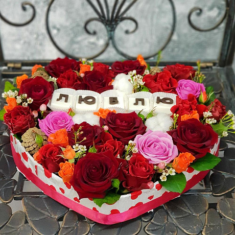 Композиция из роз с шоколадными буквами Люблю - Фото 5