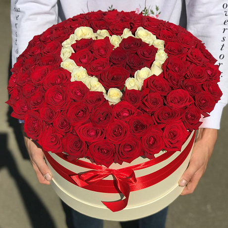 Коробка XXL из 101 красной и белой розы. Сердце из роз. N223 - Фото 2