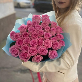 35 розовых роз