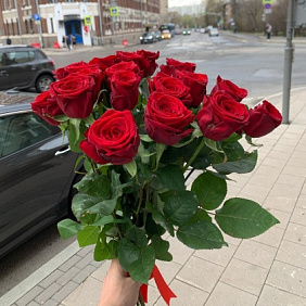 Моно букет из красных роз 