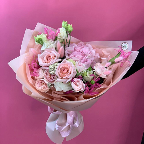 Нежный букет с Ароматными розами и гортензией - Фото 4