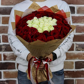 Букет из 51 бело-красной розы (50 см). N886