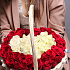 51 роза микс в форме сердца в корзине - Фото 5