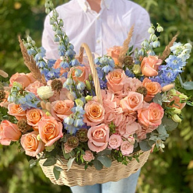 Корзина с цветами Luxury Flowers Персиковая роза