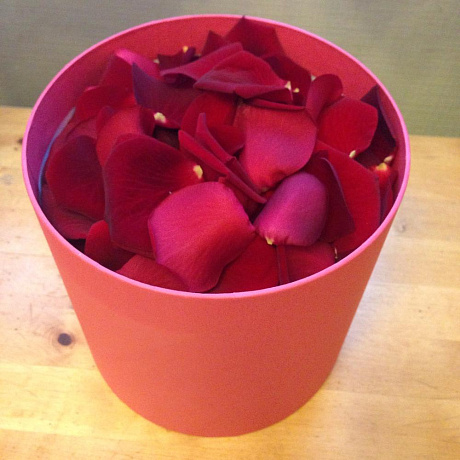 Лепестки роз в коробке №2 - Фото 4