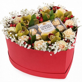 Цветы в коробке с Ferrero Rocher