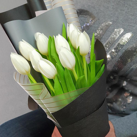 Стильный букет из белых тюльпанов - Фото 2