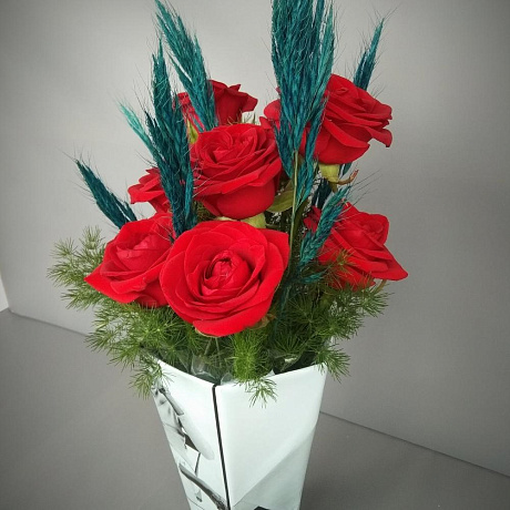 Красные розы в стильной коробочке - Фото 4