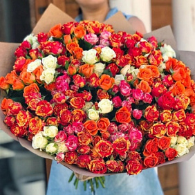 Букет из 49 кустовых роз