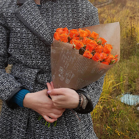 Яркий букет из кустовых роз - Фото 2