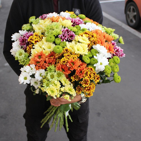 Букет из 35 разноцветных хризантем - Фото 4