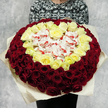 Букет из 101 розы сердце с конфетами Рафаэлло - Фото 3