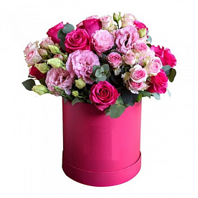 Букет из 35 кустовых роз в шляпной коробке