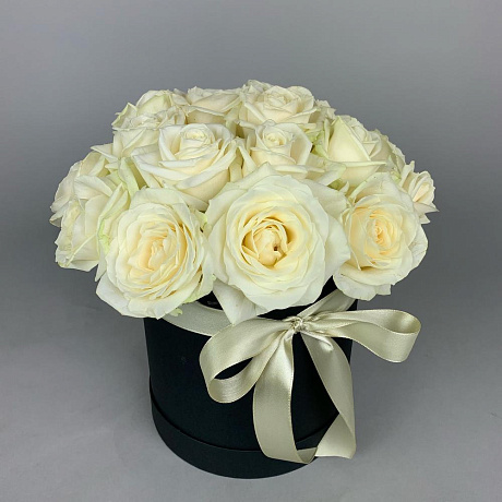 Коробка Белые розы в чёрном - Фото 2