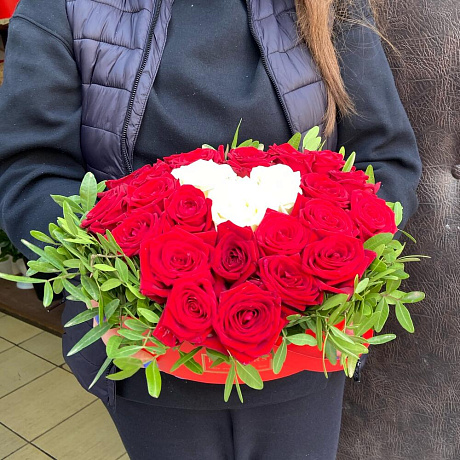 Цветы в коробке 25 красивых ароматных роз «Ты в моём сердце» - Фото 5