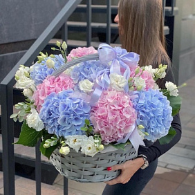Корзина с цветами №483