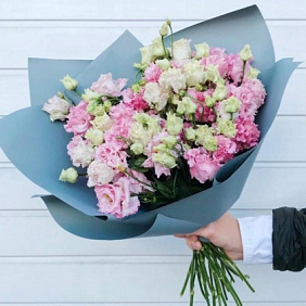 Букет цветов "Пудровый Лизиантус"
