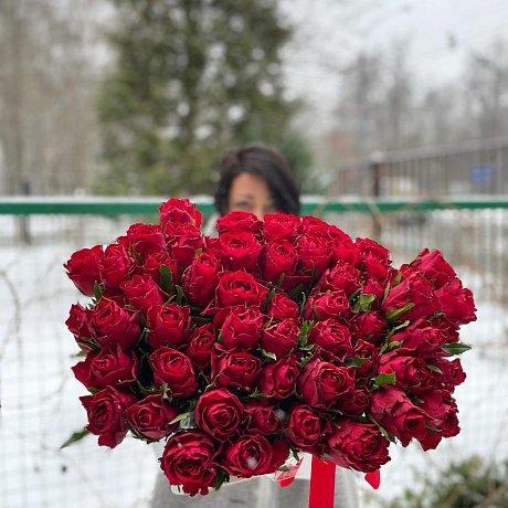 Моно букет из 101 розы в сумке вазе - Фото 3