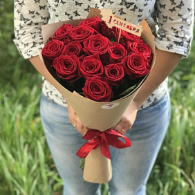 15 красных роз на 1 сентября