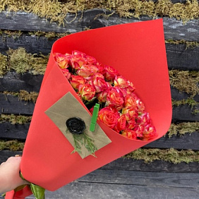 Букет Алые Паруса из 9 кустовых роз