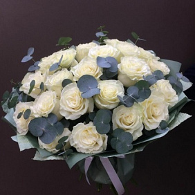 Белый ангел из роз Мондиаль